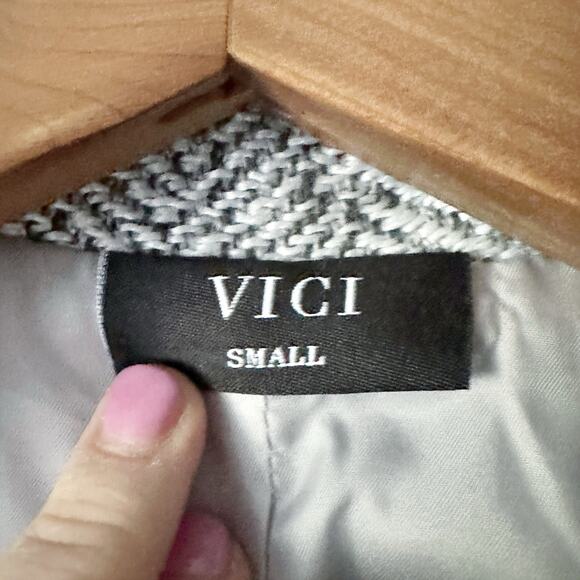VICI Tayshia Pocketed Pale Gray Herringbone Open Front Jacket Women’s Size Small - Picture 6 of 14
